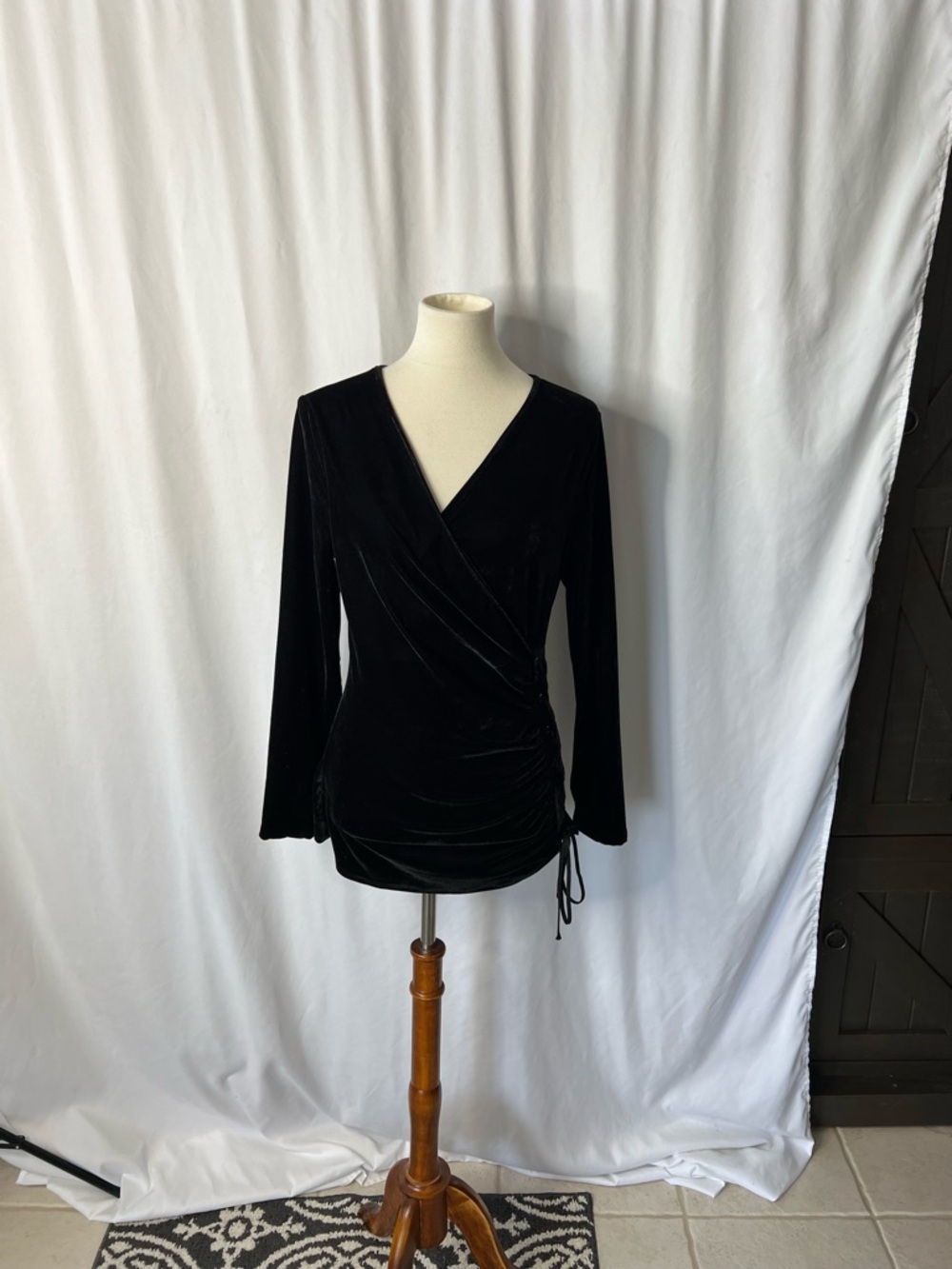 🖤 VENUS Black Velvet Wrap Top Lace-Up Side Ruched Long Sleeve Size M 🖤